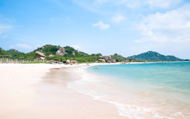 Khám phá Bãi biển Hải Tiến Thanh Hóa: Sự kỳ diệu của 'vẻ đẹp hoang sơ'