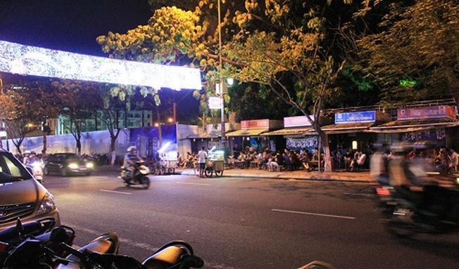 Khám phá đêm Đà Nẵng qua ly cà phê ấm