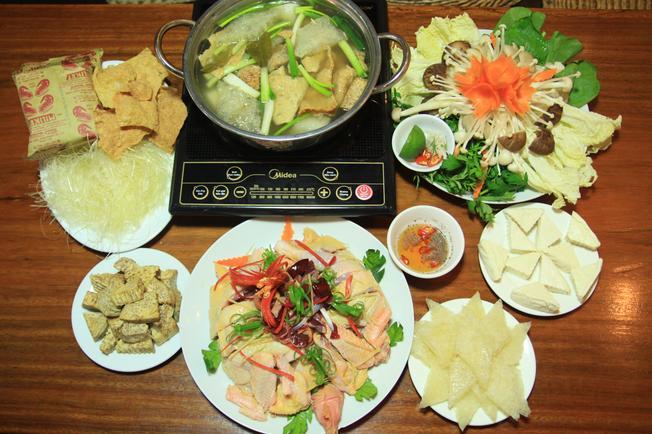 Lẩu mực – a must-try delicacy when in Da Nang
