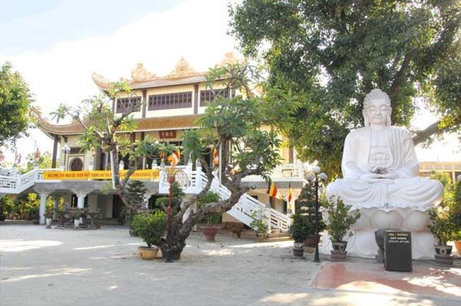 Trải nghiệm không gian tâm linh tại chùa Pháp Lâm - điểm đến không thể bỏ lỡ ở Đà Nẵng