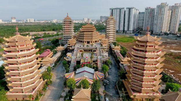 Thăm quan Pháp Viện Minh Đăng Quang