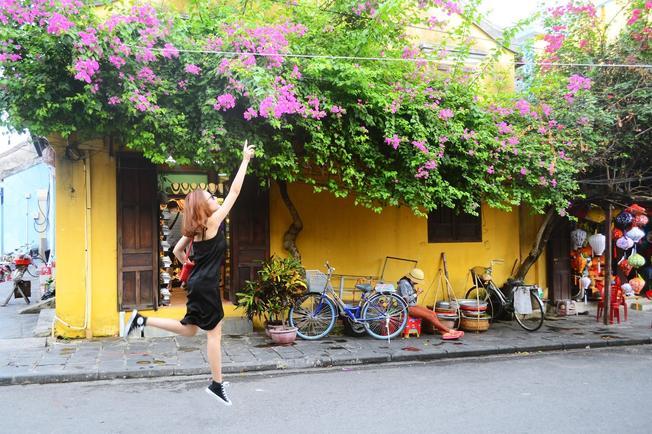Khám phá vẻ đẹp cổ kính của Hội An trên những tường thành