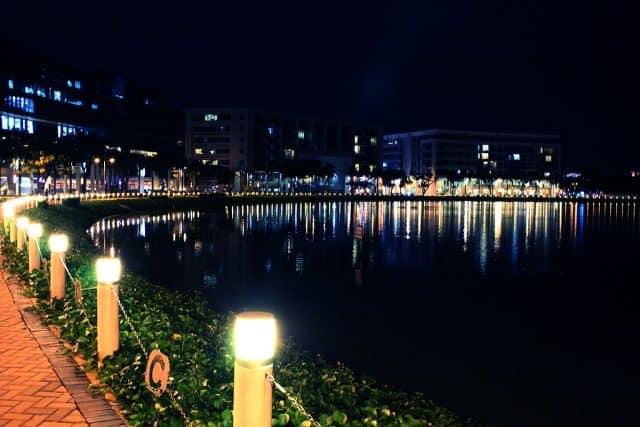 Hồ Bán Nguyệt and Ánh Sao Sài Gòn Bridge – A Dazzling Spot for an Unforgettable Night