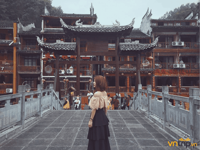 Chia sẻ kinh nghiệm du lịch Phượng Hoàng Cổ Trấn đầy thú vị từ A đến Z