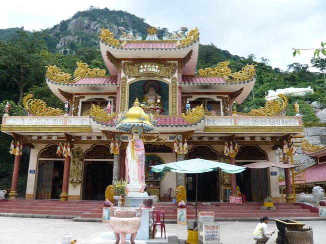 Các điểm du lịch linh thiêng ở Miền Nam Việt Nam