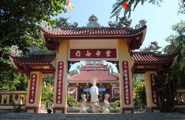 Thưởng ngoạn bức tượng Phật ngồi lớn nhất Đông Nam Á tại chùa Ông Núi Bình Định