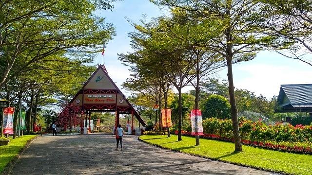 Cuối tuần này, hãy dẫn gia đình đến thư giãn tại khu du lịch thác Giang Điền