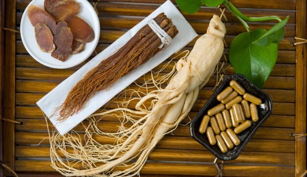 Nên chọn những món đặc sản như kim chi, ginseng, hoặc mỹ phẩm làm quà tặng cho người thân và bạn bè khi đi du lịch Hàn Quốc.