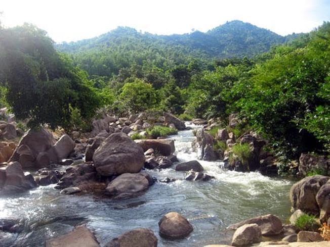 Khám phá vẻ đẹp của ba dòng suối nổi tiếng tại Nha Trang
