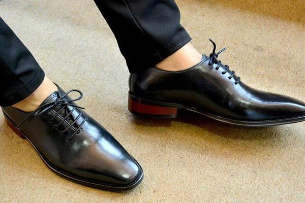Top 8 Địa điểm mua giày tây nam đẹp và chất lượng tại Đà Nẵng
