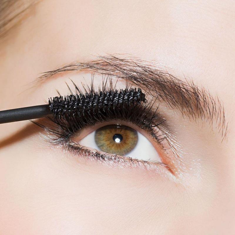 Common Mistakes in Using Mascara That Many Women Make