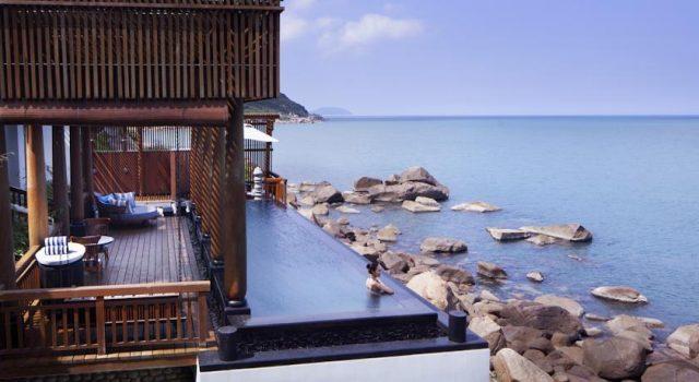 Tuyển chọn những resort tuyệt vời nhất Đà Nẵng với bể bơi vô cực và bể bơi ngoài trời.
