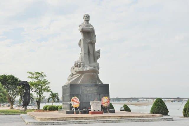 Tượng tưởng về Mẹ Suốt Quảng Bình – Biểu tượng của người phụ nữ anh hùng