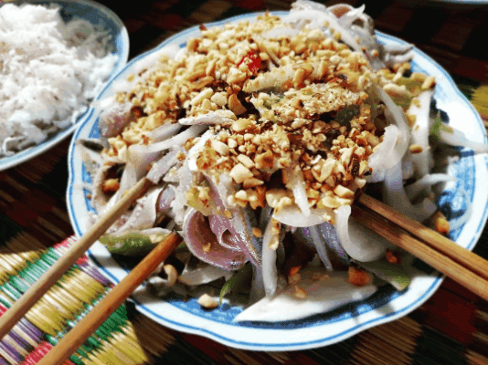 “Khám phá hương vị tuyệt vời” của đặc sản gỏi cá trích Phú Quốc