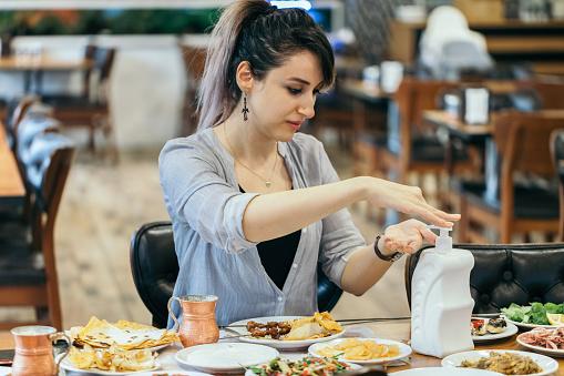 Biện pháp phòng tránh ngộ độc thực phẩm trong khi du lịch