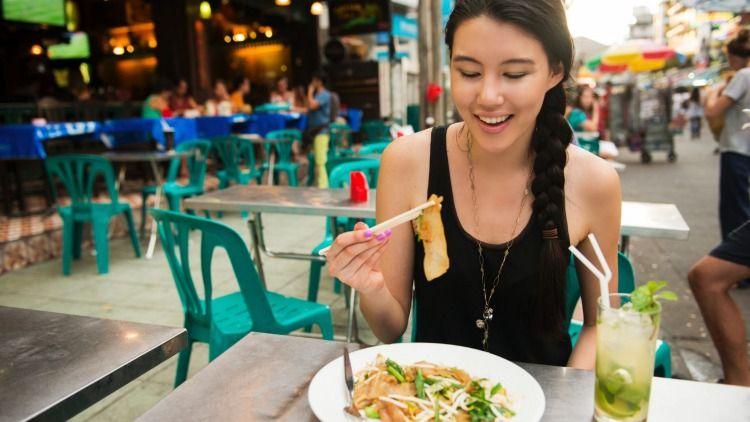 10 tips to avoid weight gain while traveling