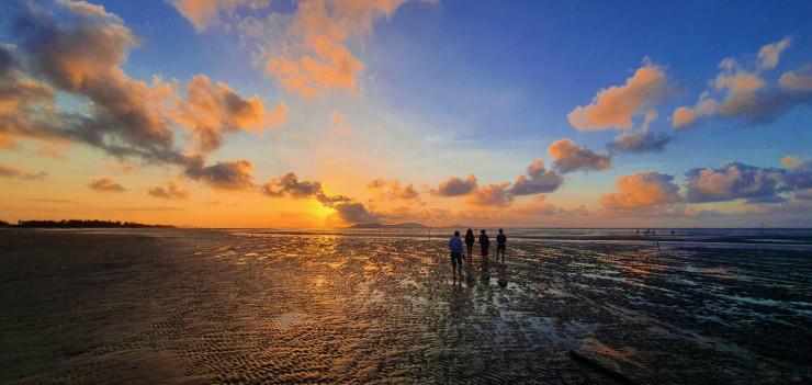 Chào đón ánh bình minh trên vùng biển Cần Giờ