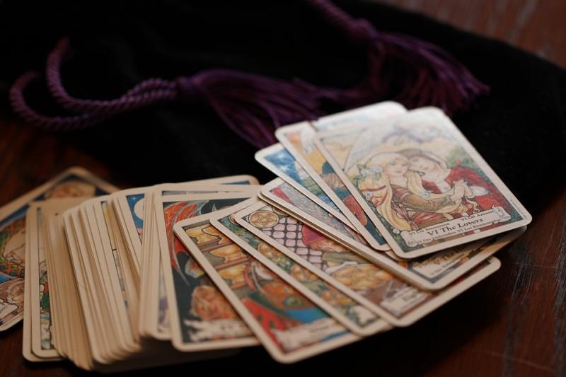 Top 16 Lá bài Tarot dự đoán về mối quan hệ trong tương lai