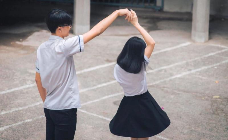 Top 8 Lý do không nên bắt đầu mối quan hệ với bạn cùng lớp