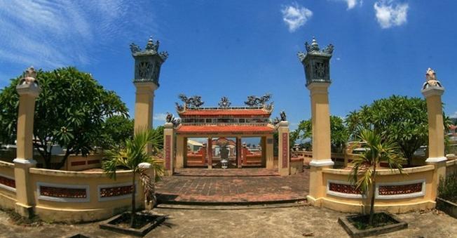 Thăm lăng mộ của Ông Ích Khiêm tại điểm đến du lịch Đà Nẵng